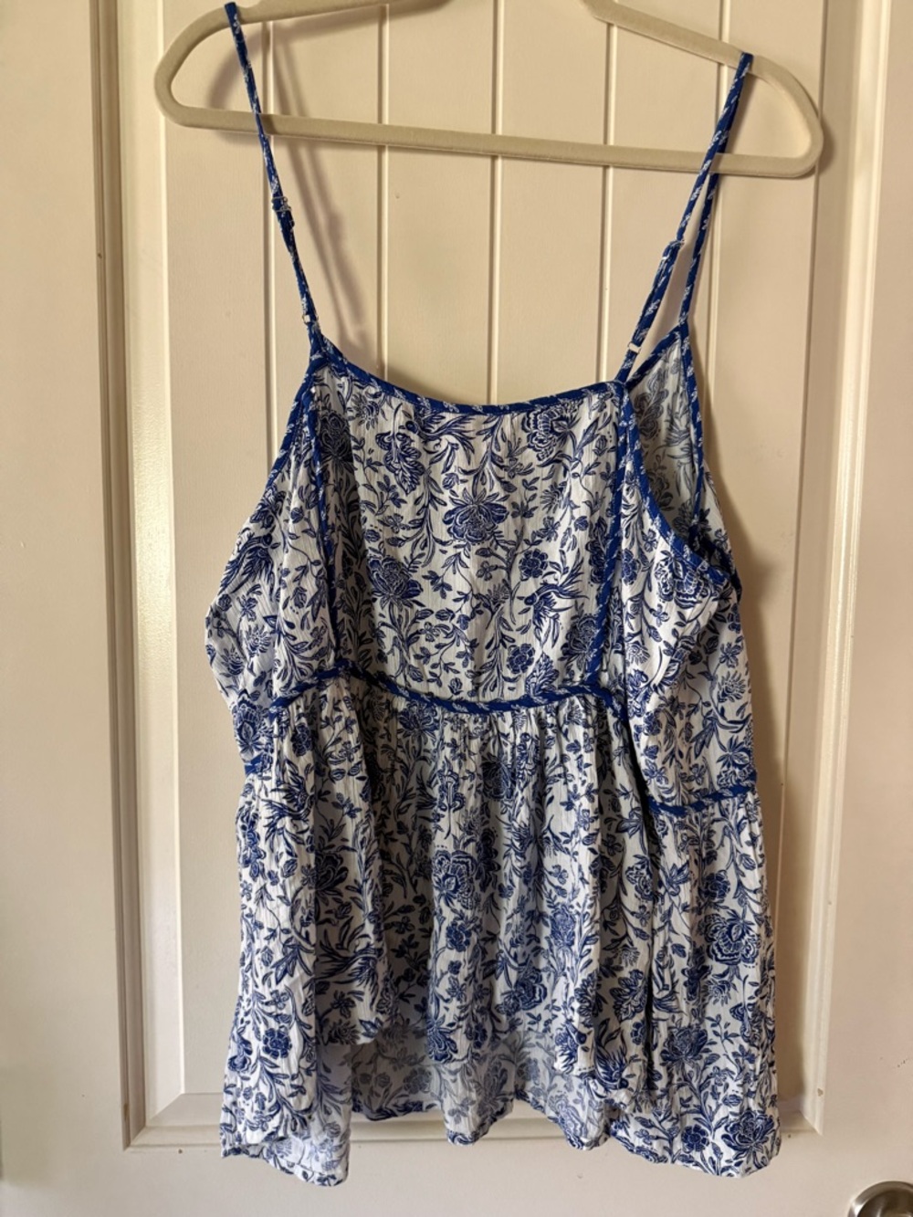 Knox Rose White Top with Blue Floral Design NWT - Picture 7 of 7